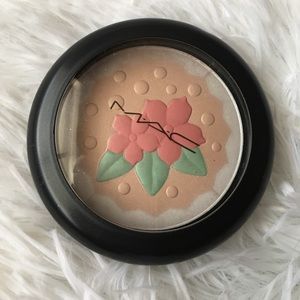 MAC Cosmetics Makeup - MAC Blush/Highlighter MAC Cosmetics Makeup - MAC Blush/Highlighter